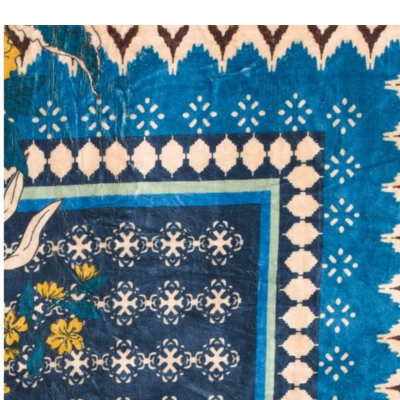 Johnny Was Reversible Canyon Kelso cozy blanket - Picture 5 of 6